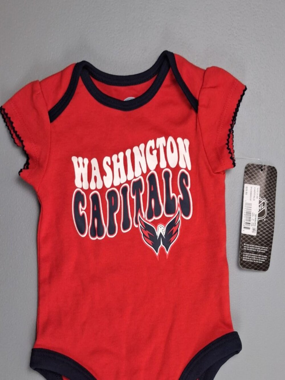 NWT NHL Washington Capitals Infant Girl Short Sleeve Bodysuit — 0-3M